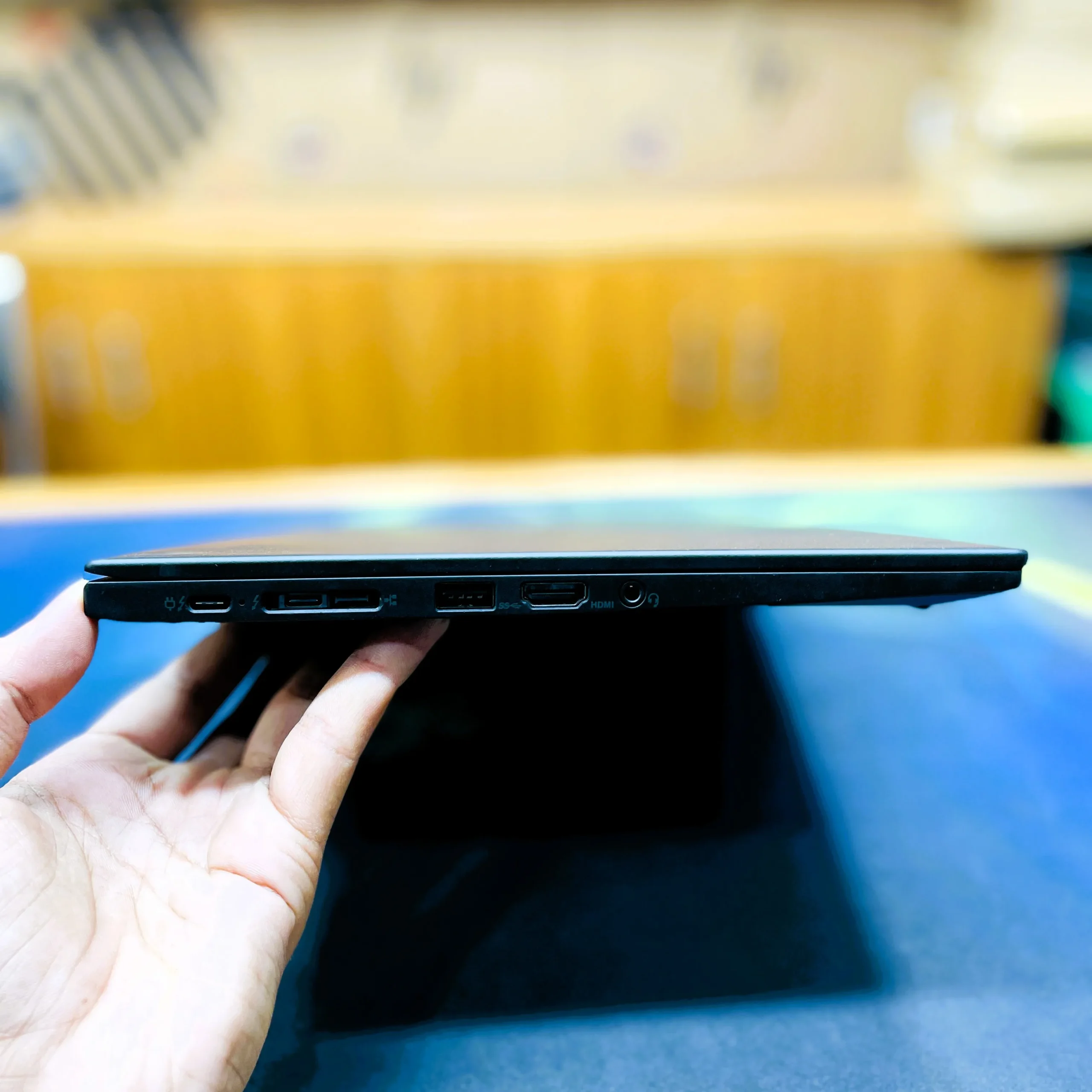 Lenovo ThinkPad X1 Carbon Gen 8 (Core i5 - 10th Gen) - Image 4